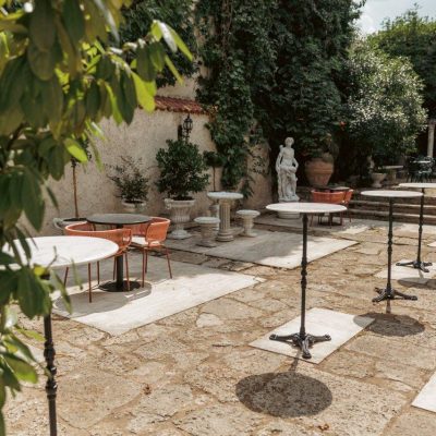 Promovarea Produselor la EkoGroup Vila: Fresce Istorice și Atmosferă Exclusivistă