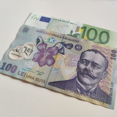 Românii își retrag leii din bănci: Ce se ascunde în spatele scăderii puternice a depozitelor în luna mai